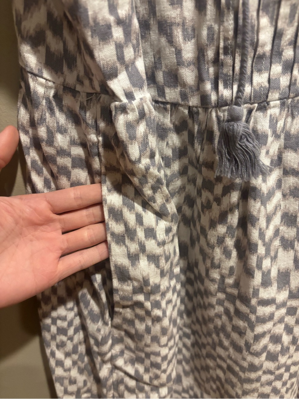 Universal Thread Light Gray & White Patterned Top - Picture 2 of 4